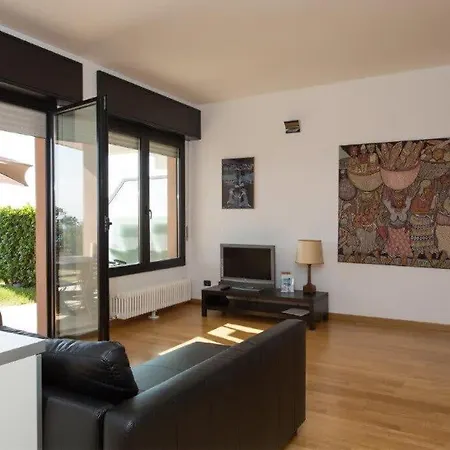 Apartament With Pool Lesa